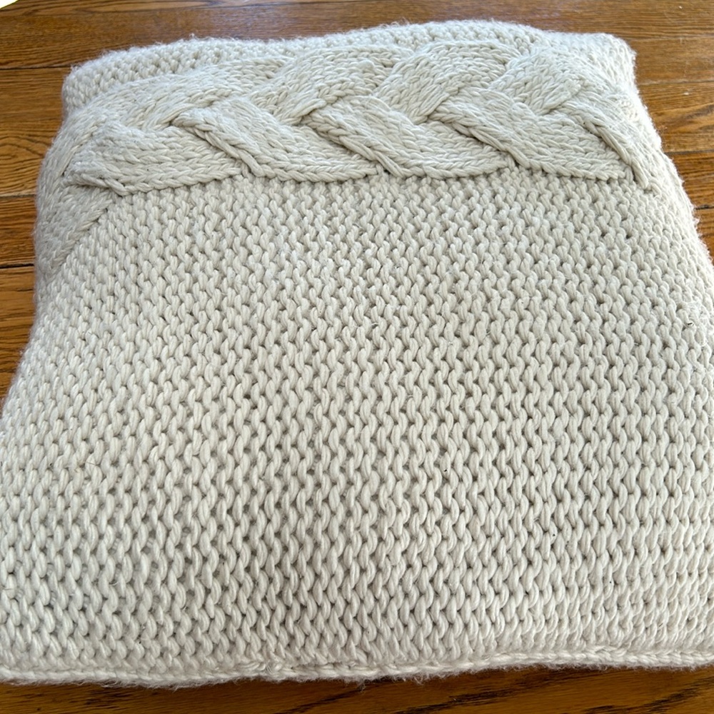Chunky cable knit 24” square accent pillow.  Cream color. Great condition.